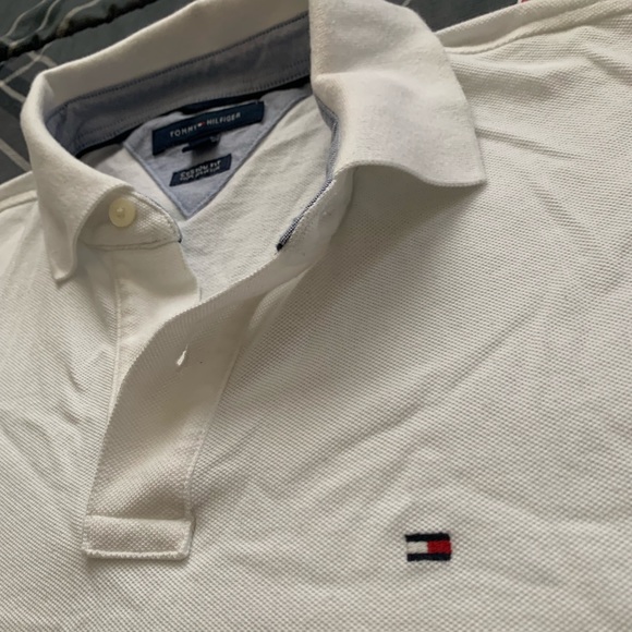 Tommy Hilfiger Polo. - Picture 3 of 3